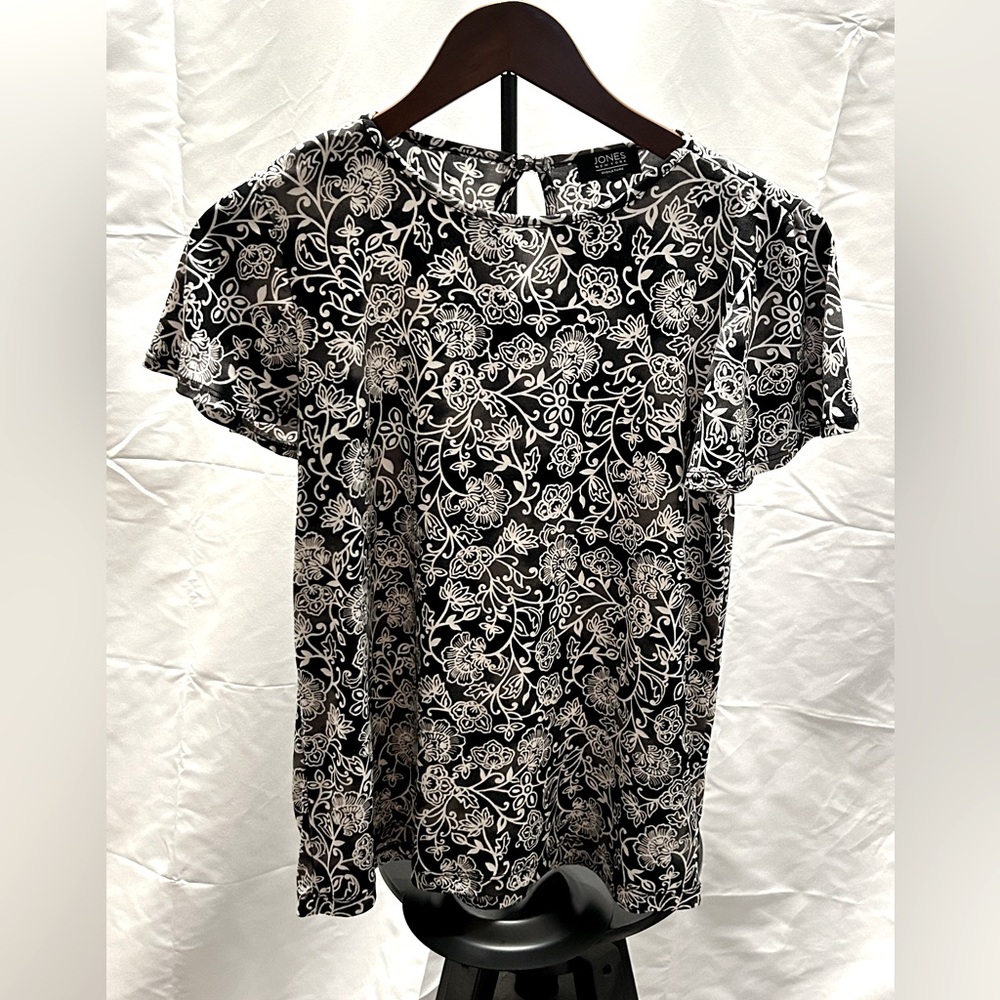 Jones New York Signature floral pattern top, size S